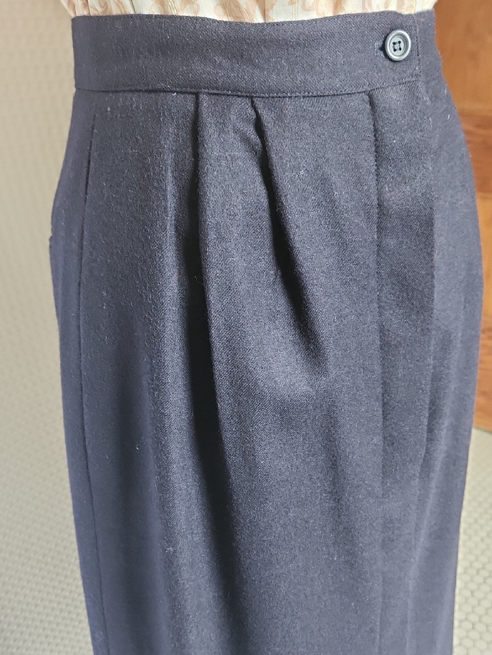 Vintage Giorgio Sant’Angelo Navy 100% Wool Pencil Skirt 8 Button Modest Academia - Picture 2 of 10